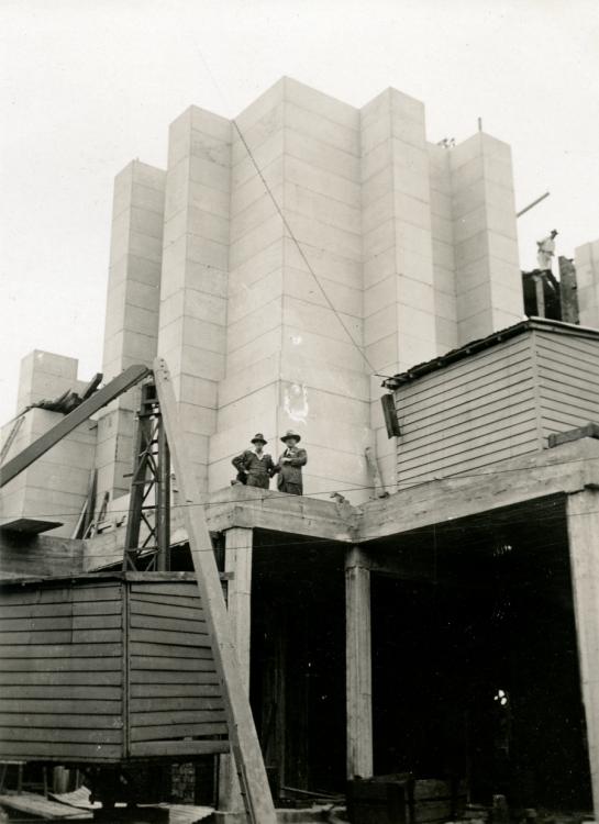 Rayner Hoff and Bruce Dellit on the building site c 1932 - courtesy Sylvia Embling archive